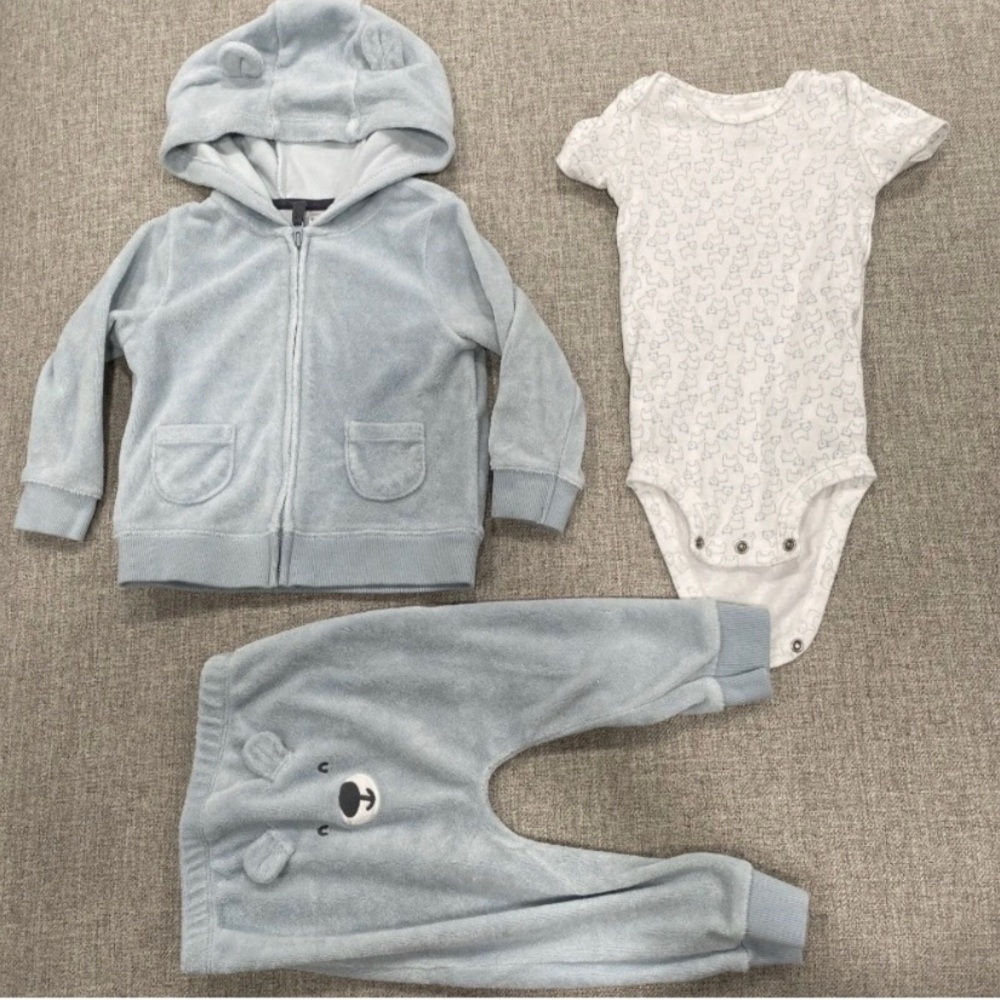 Baby 3-Piece Bear Little Cardigan Set. Great condition 12 months